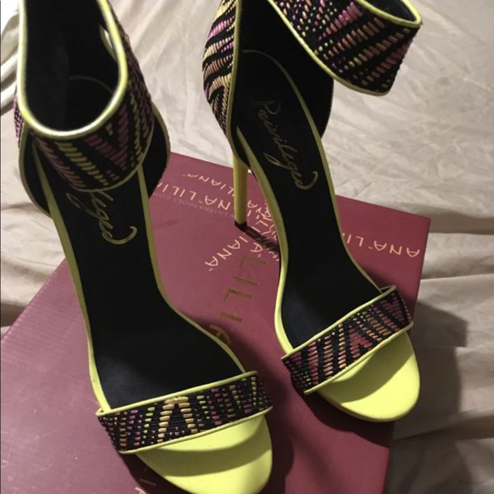 Heels - Picture 3 of 4